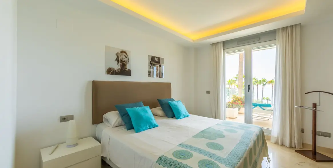 Sale of middle floor apartment in Estepona 5
