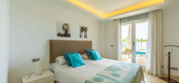 Sale of middle floor apartment in Estepona 4