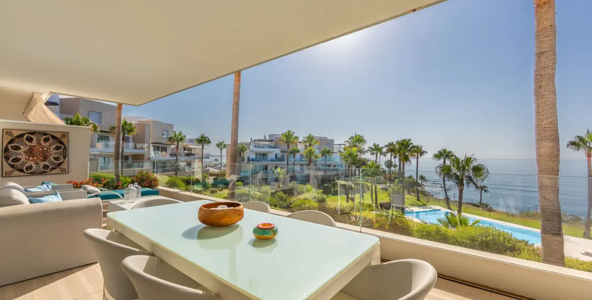 Sale of middle floor apartment in Estepona 10