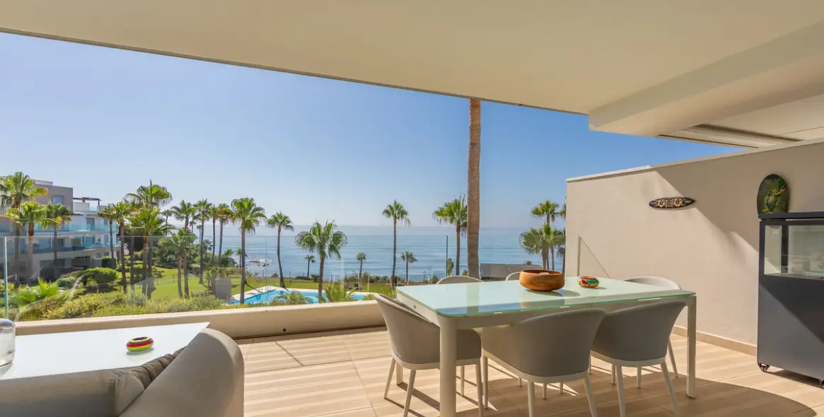 Sale of middle floor apartment in Estepona 11