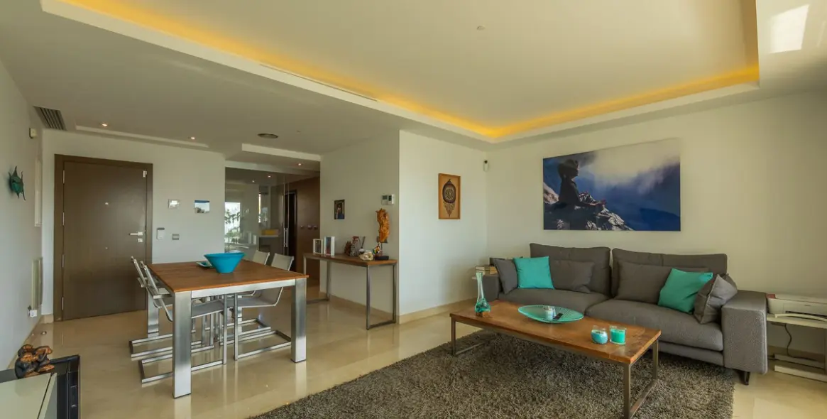 Sale of middle floor apartment in Estepona 18