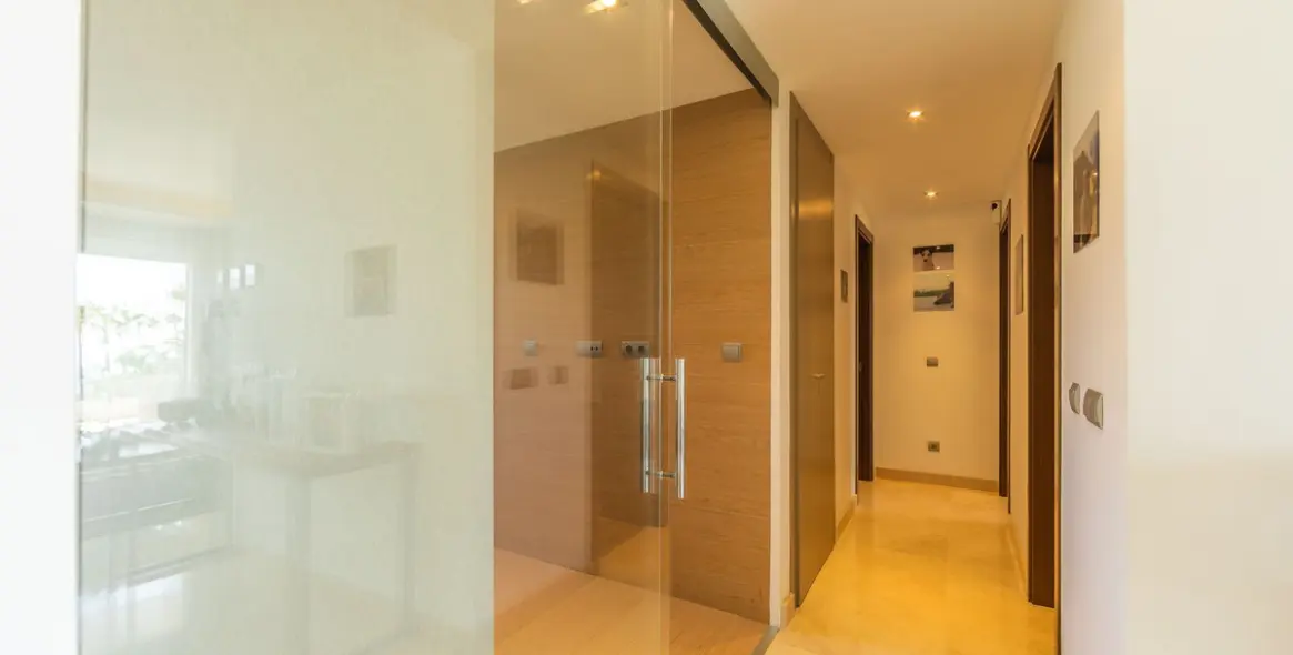 Sale of middle floor apartment in Estepona 20