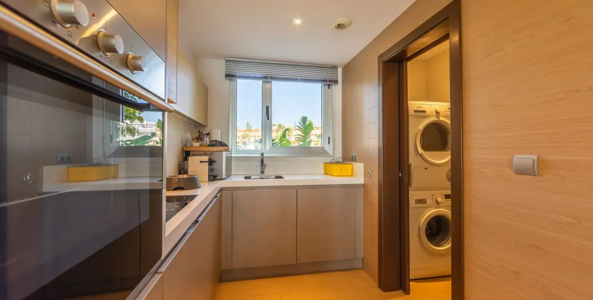 Sale of middle floor apartment in Estepona 22