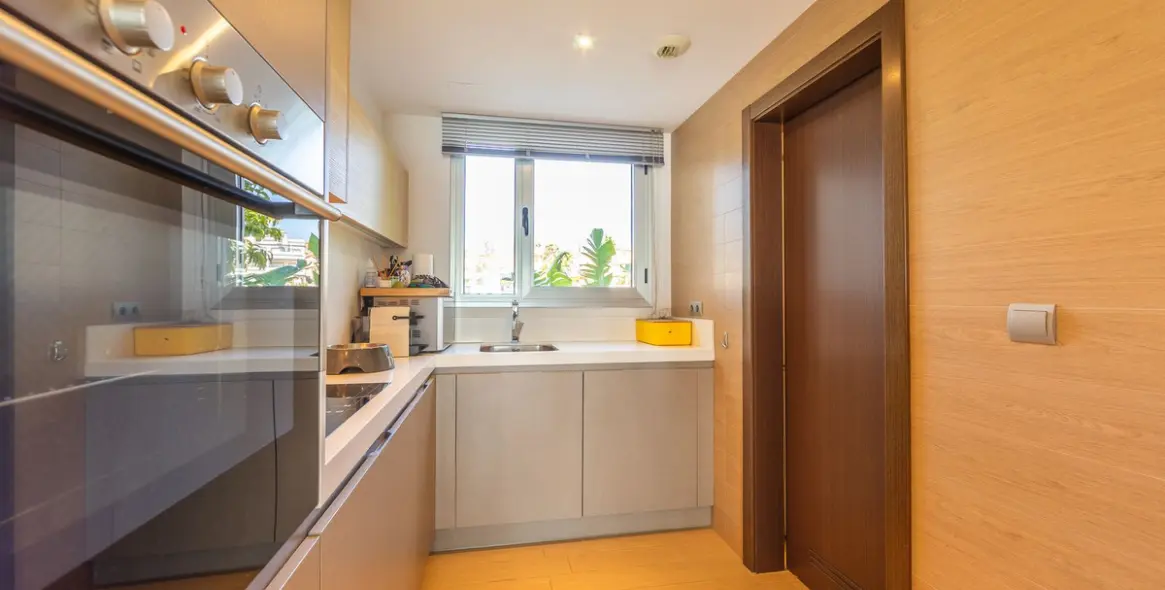 Sale of middle floor apartment in Estepona 23