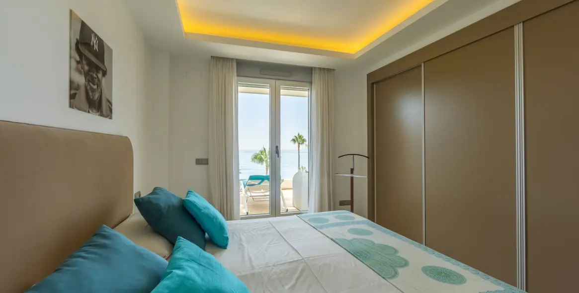 Sale of middle floor apartment in Estepona 24