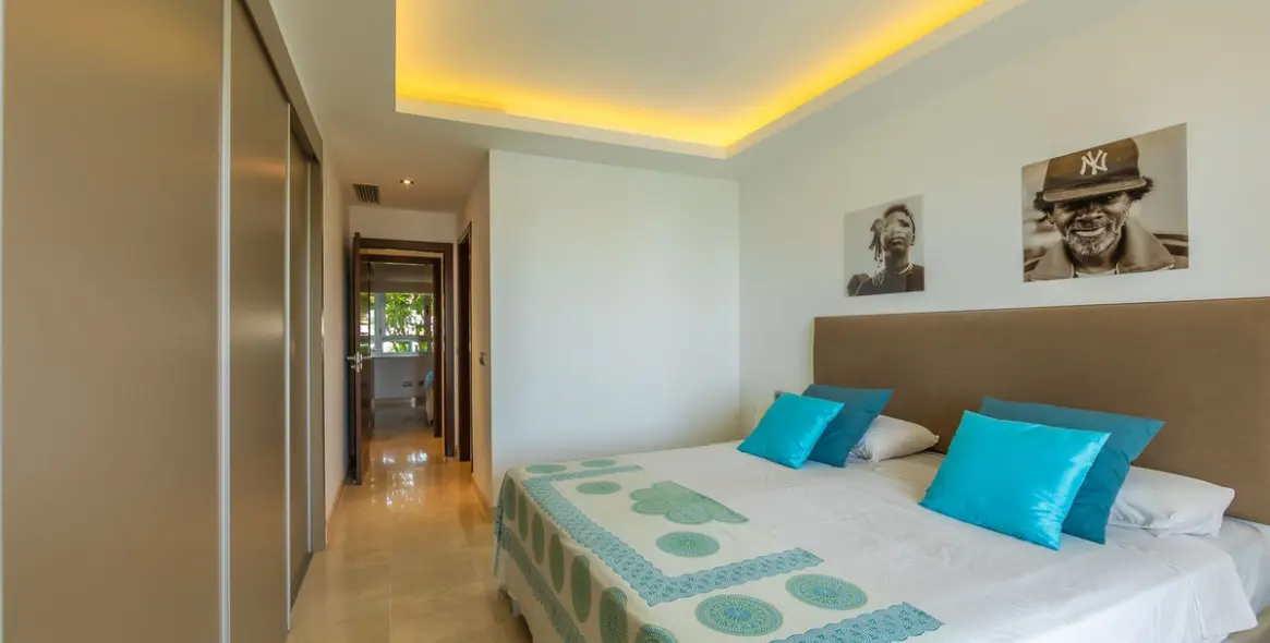 Sale of middle floor apartment in Estepona 25