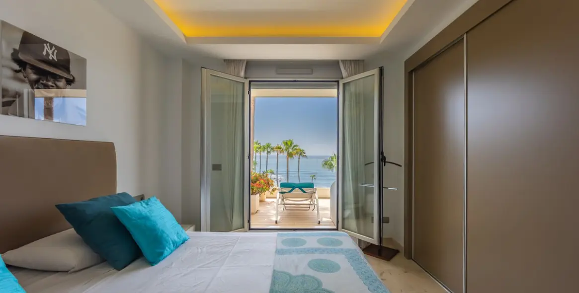 Sale of middle floor apartment in Estepona 26