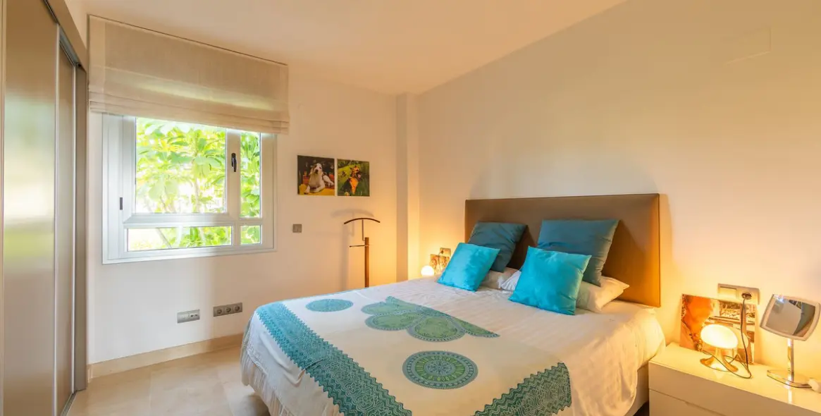 Sale of middle floor apartment in Estepona 30