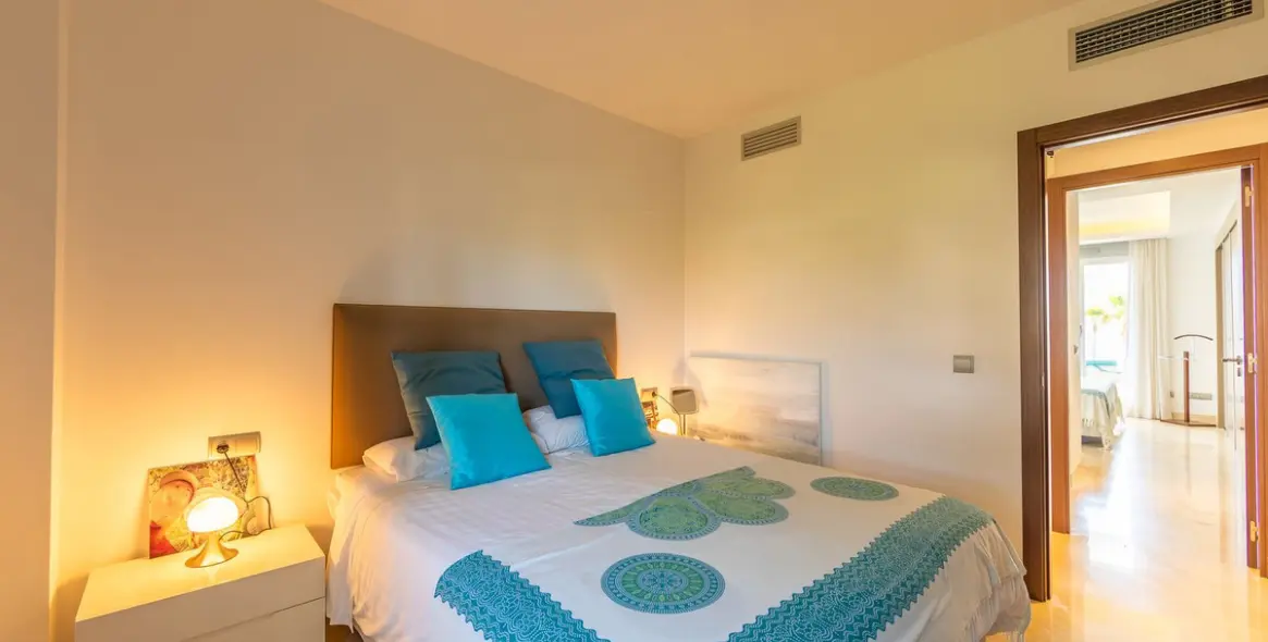 Sale of middle floor apartment in Estepona 31
