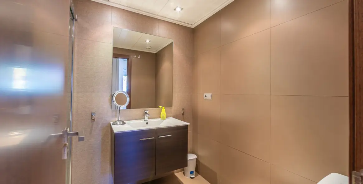 Sale of middle floor apartment in Estepona 33