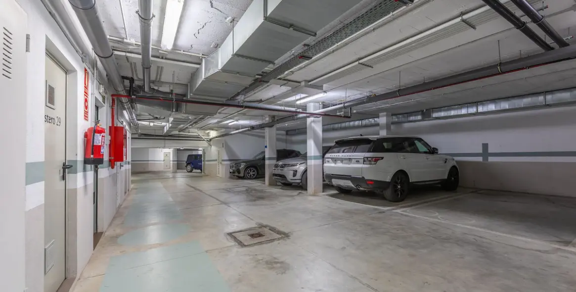 Sale of middle floor apartment in Estepona 45