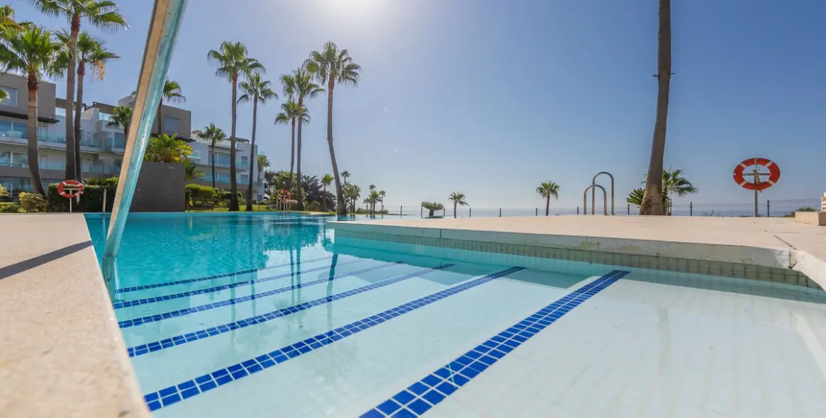 Sale of middle floor apartment in Estepona 59