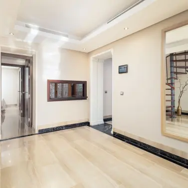 Venta de ático dúplex en Estepona