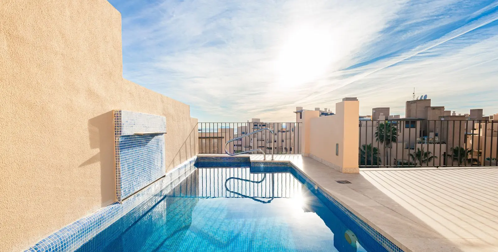 Sale of penthouse duplex in Estepona 1