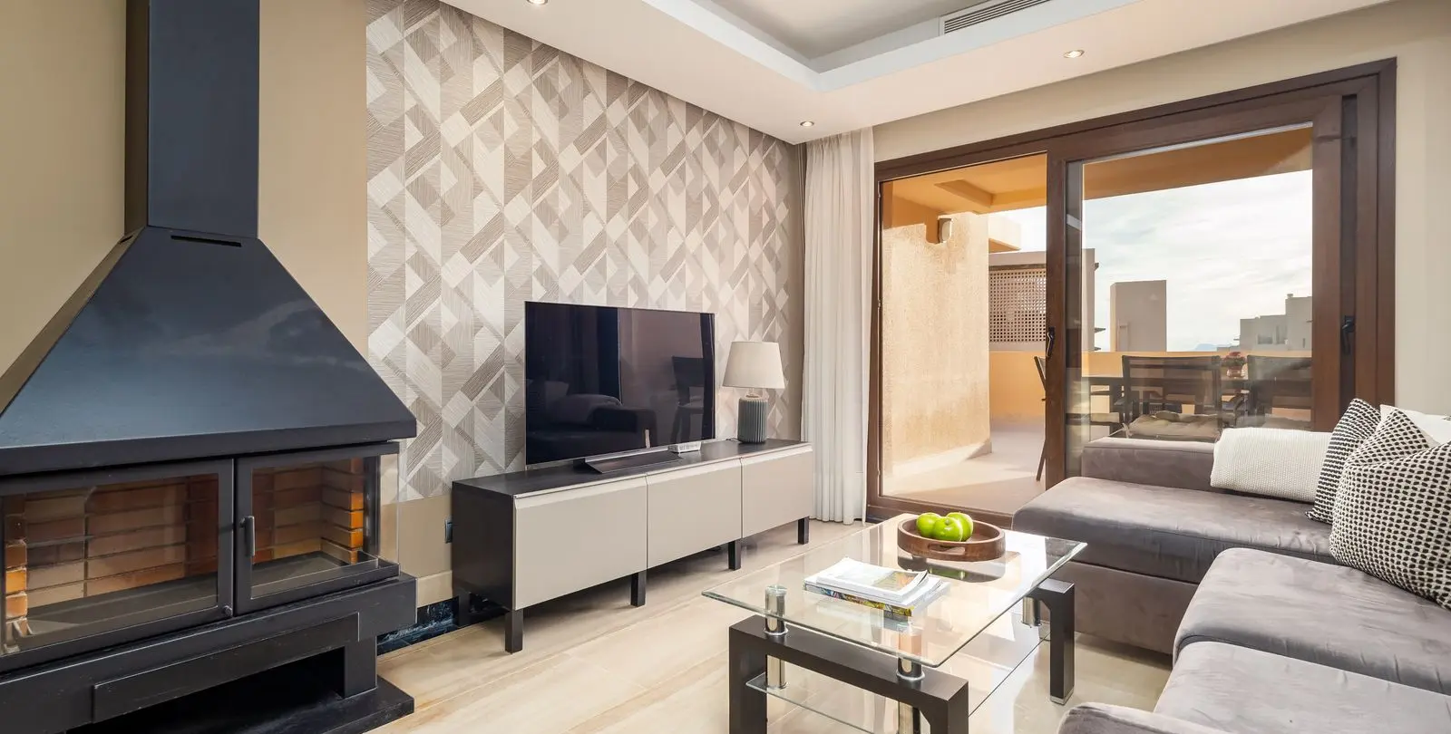 Sale of penthouse duplex in Estepona 2