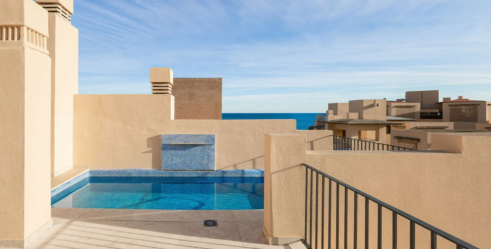 Sale of penthouse duplex in Estepona 3