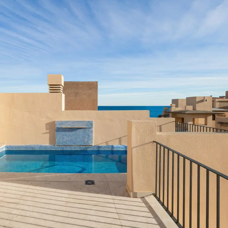 Sale of penthouse duplex in Estepona