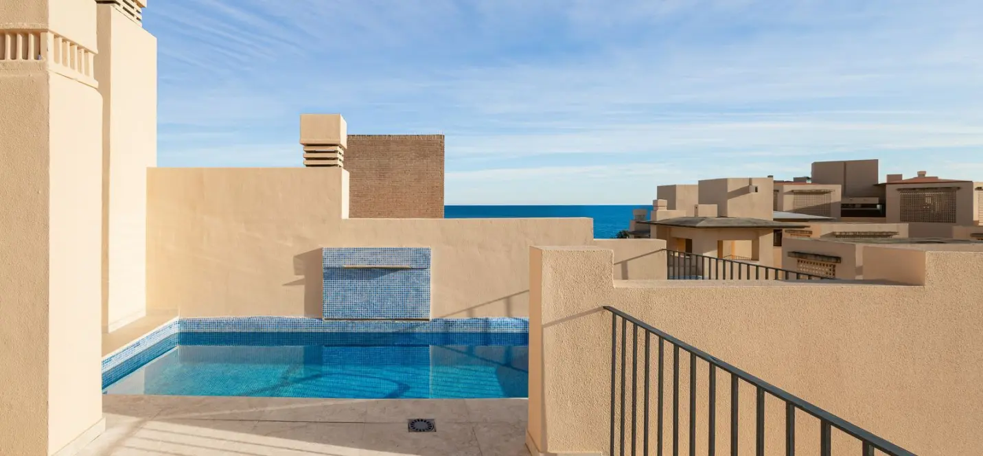 Sale of penthouse duplex in Estepona 2