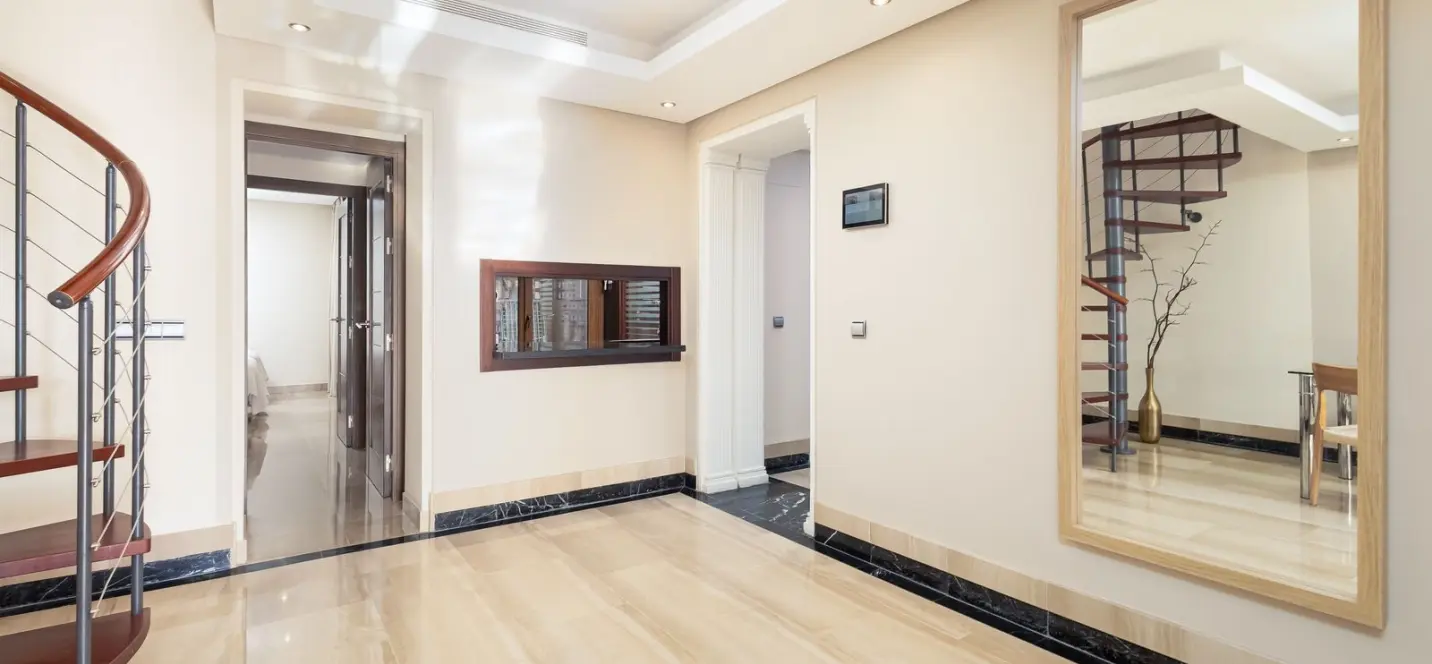 Sale of penthouse duplex in Estepona 3