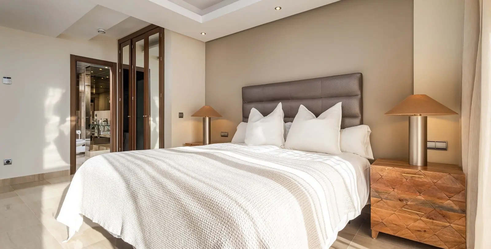 Sale of penthouse duplex in Estepona 7