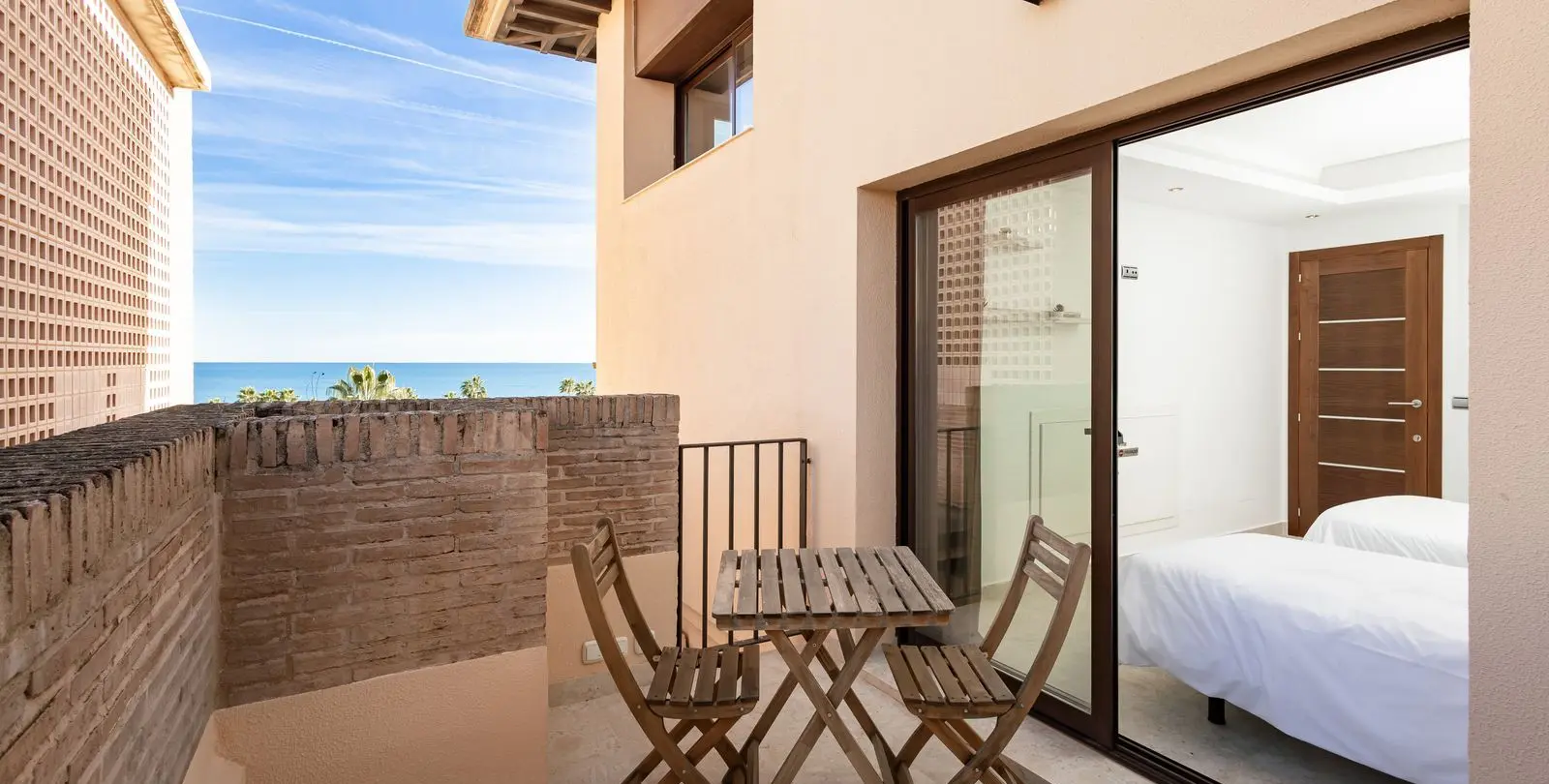 Sale of penthouse duplex in Estepona 11