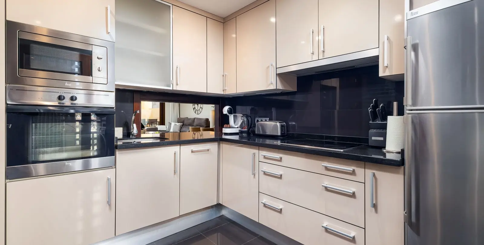 Sale of penthouse duplex in Estepona 14