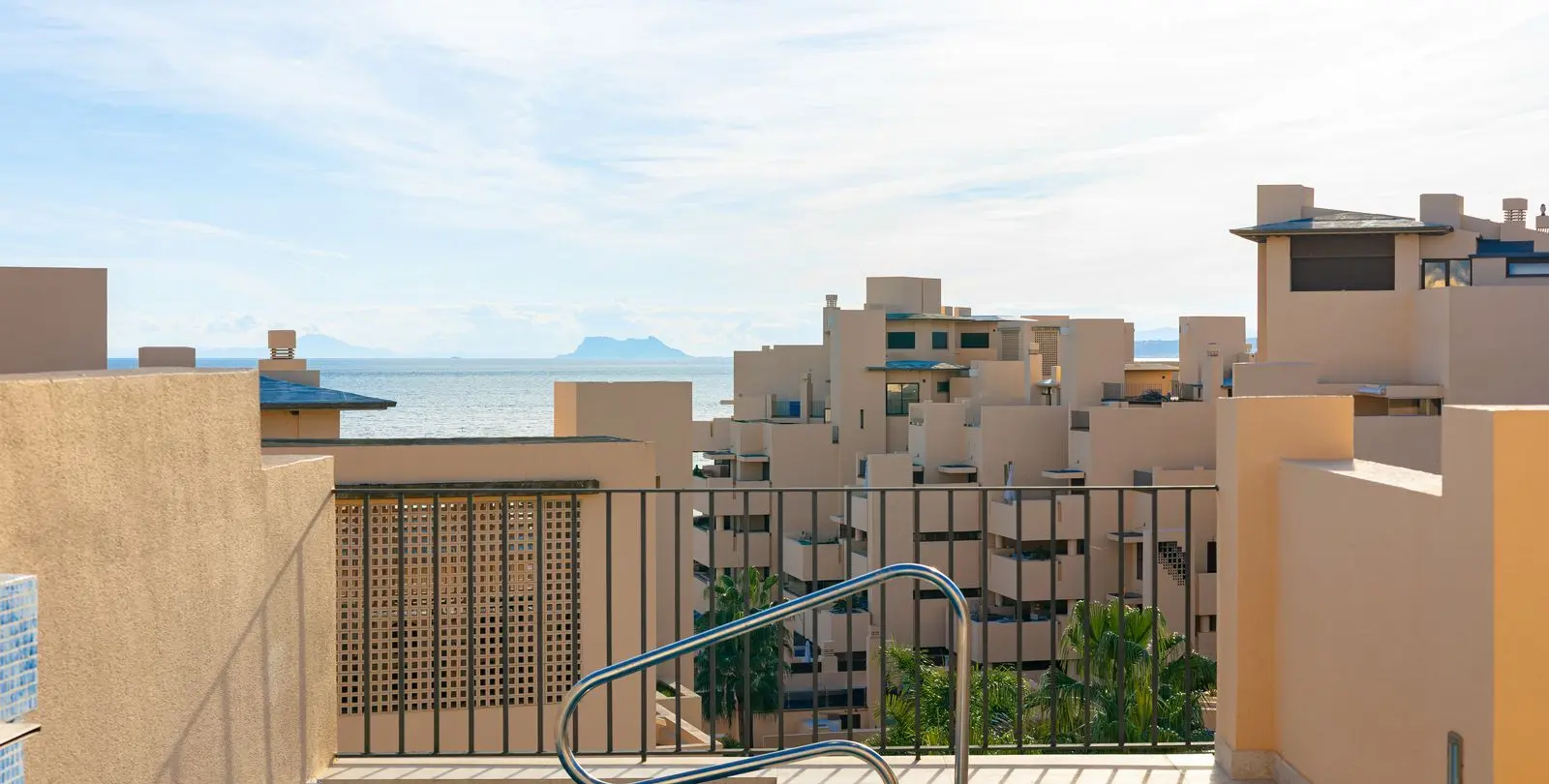 Sale of penthouse duplex in Estepona 22
