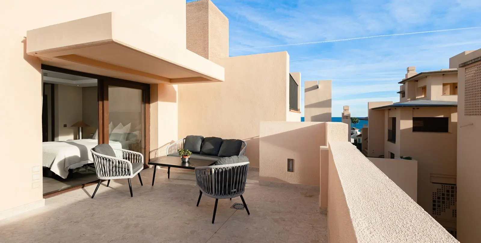 Sale of penthouse duplex in Estepona 23