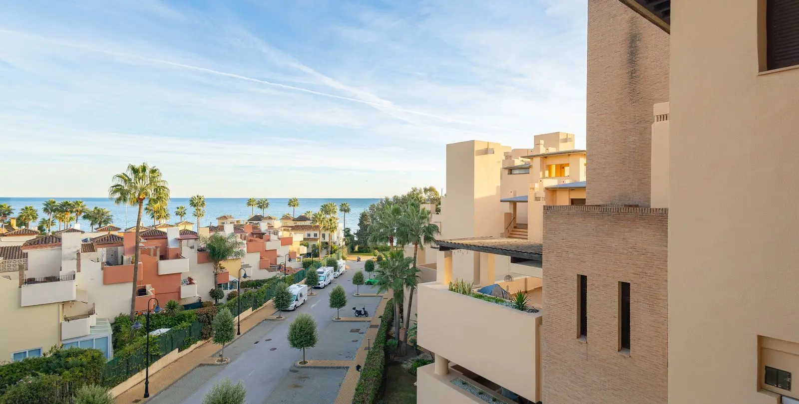 Sale of penthouse duplex in Estepona 24