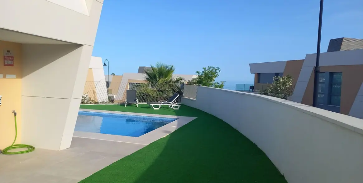 Sale of townhouse in El Chaparral 1