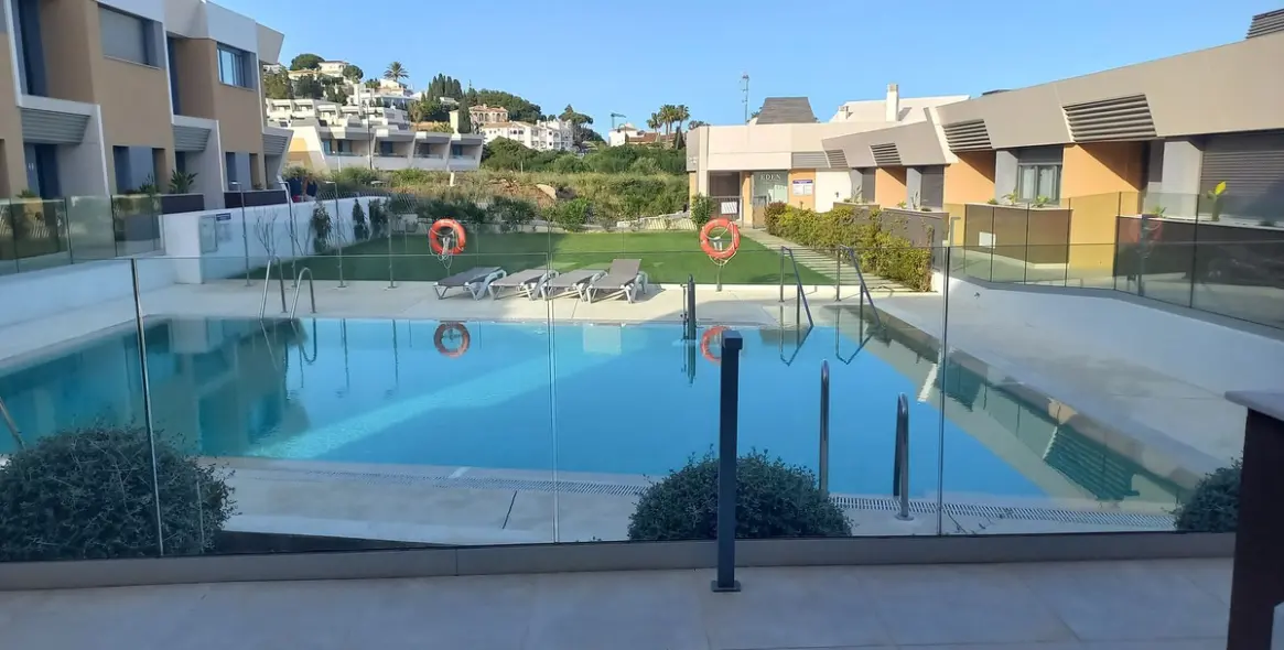 Sale of townhouse in El Chaparral 2