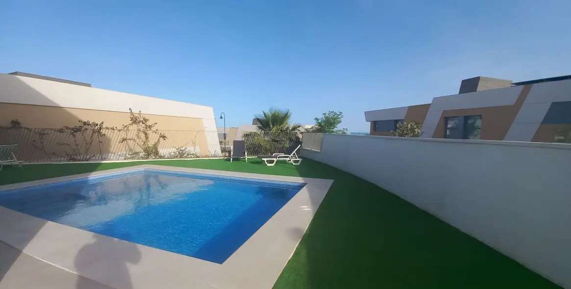 Sale of townhouse in El Chaparral 9