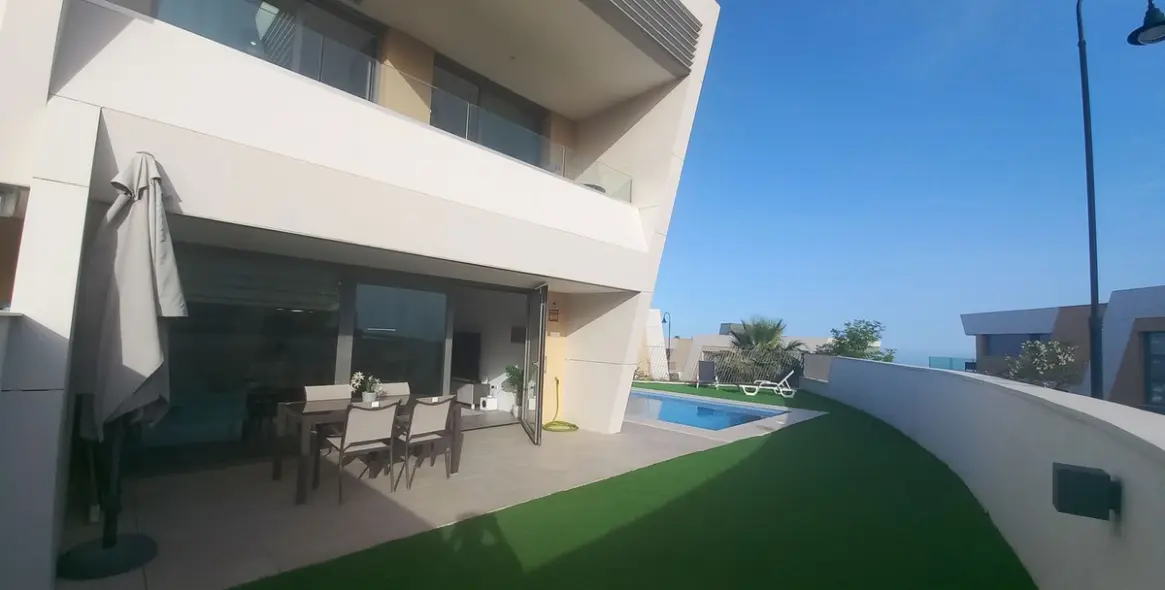 Sale of townhouse in El Chaparral 14