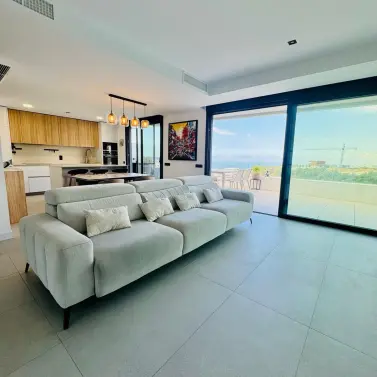 Продажа двухуровневого пентхауса в Marbella