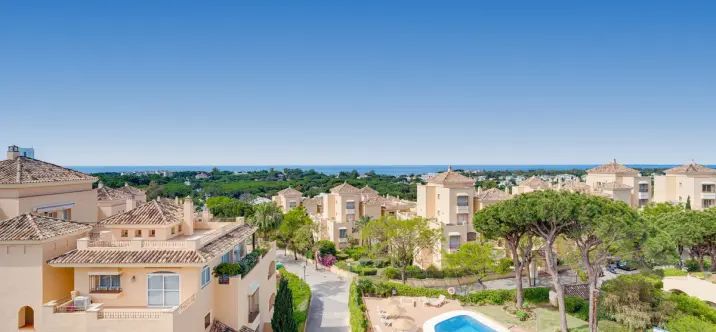Продажа двухуровневого пентхауса в Elviria 0
