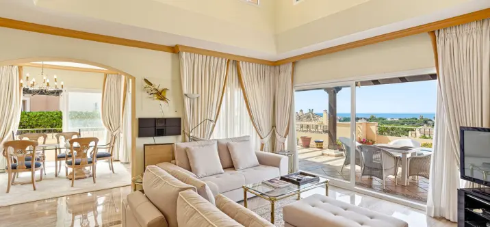 Продажа двухуровневого пентхауса в Elviria 1