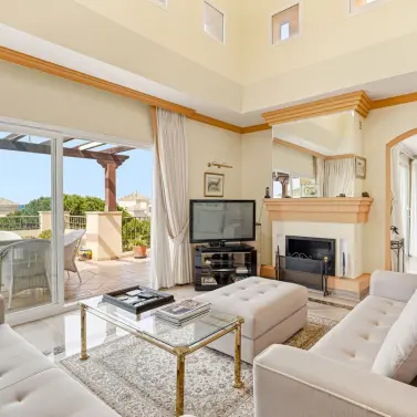 Продажа двухуровневого пентхауса в Elviria