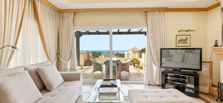 Продажа двухуровневого пентхауса в Elviria 3
