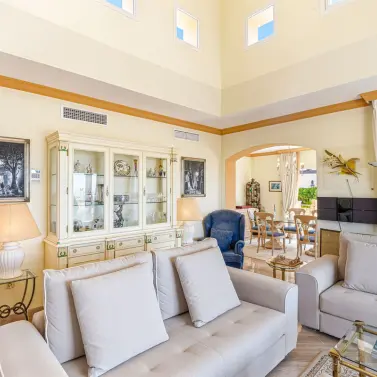 Продажа двухуровневого пентхауса в Elviria
