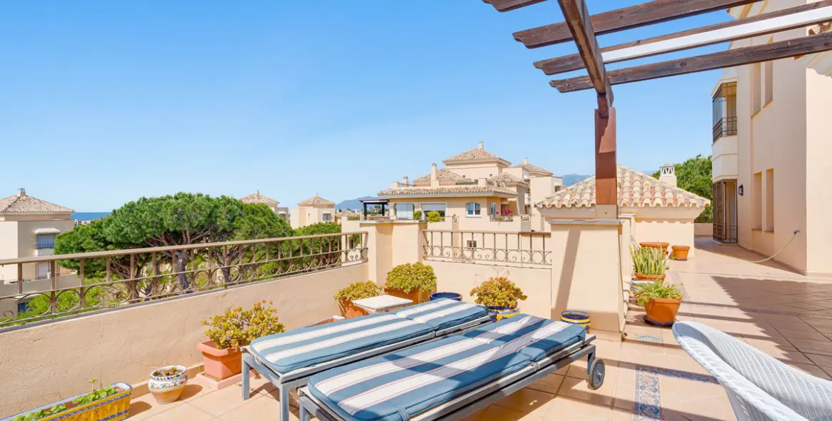Продажа двухуровневого пентхауса в Elviria 13