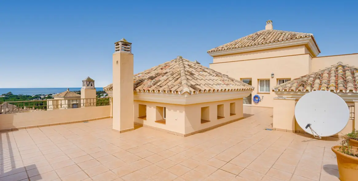 Продажа двухуровневого пентхауса в Elviria 32