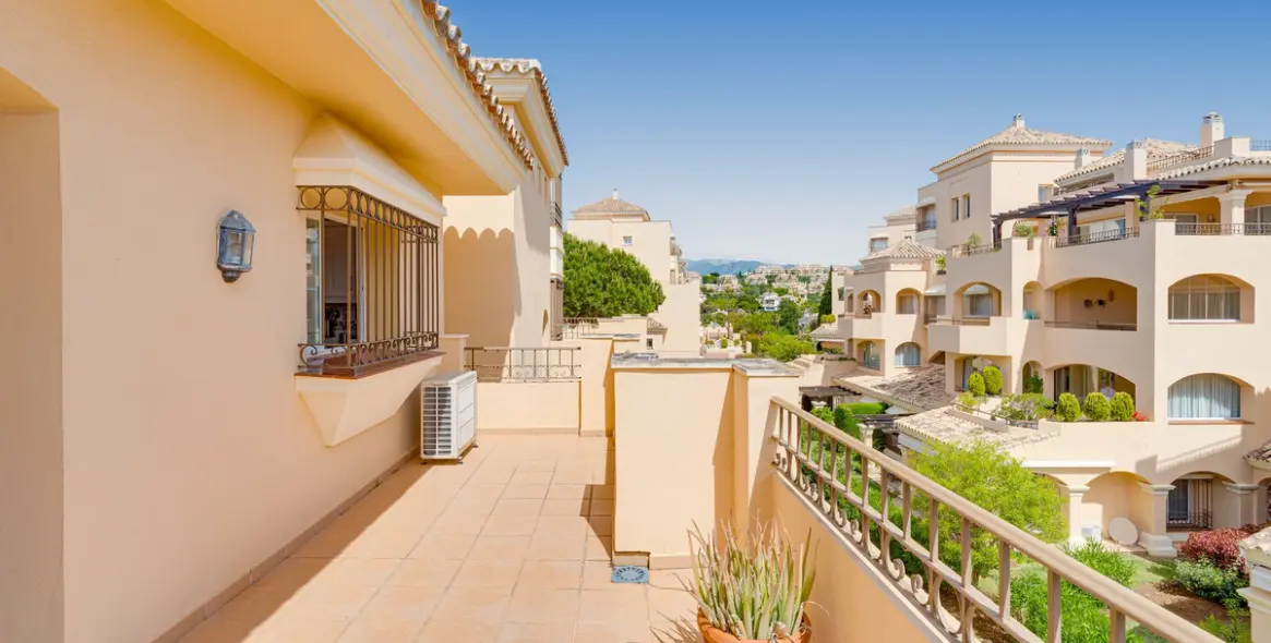 Продажа двухуровневого пентхауса в Elviria 47