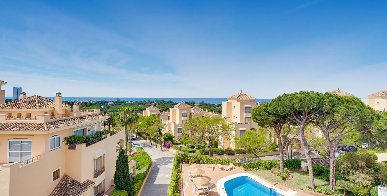 Venta de ático dúplex en Elviria 1