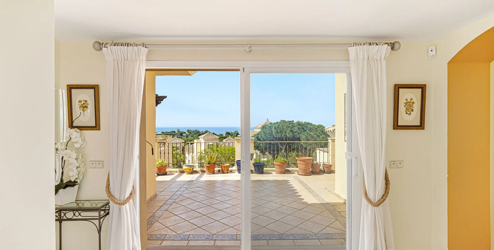 Venta de ático dúplex en Elviria 3