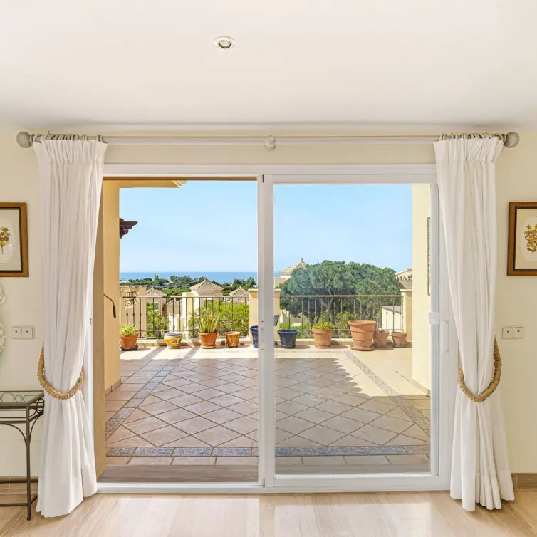 Продажа двухуровневого пентхауса в Elviria