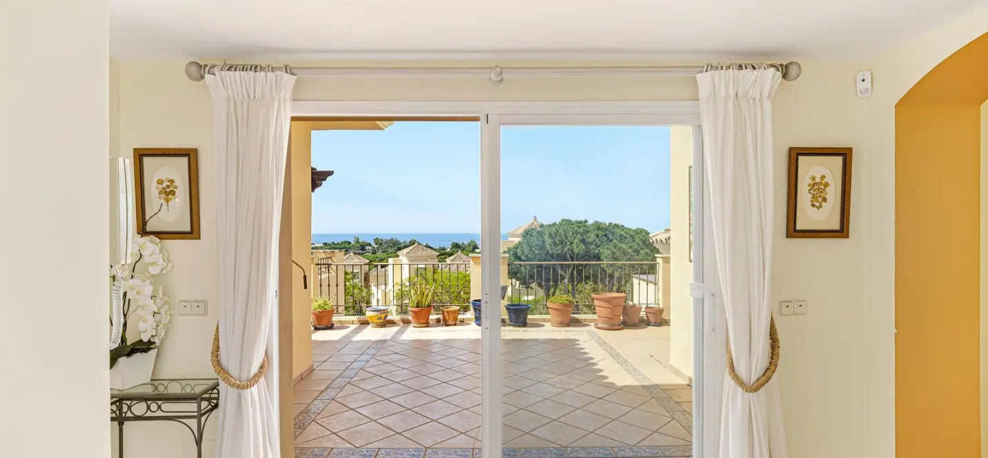 Продажа двухуровневого пентхауса в Elviria 2