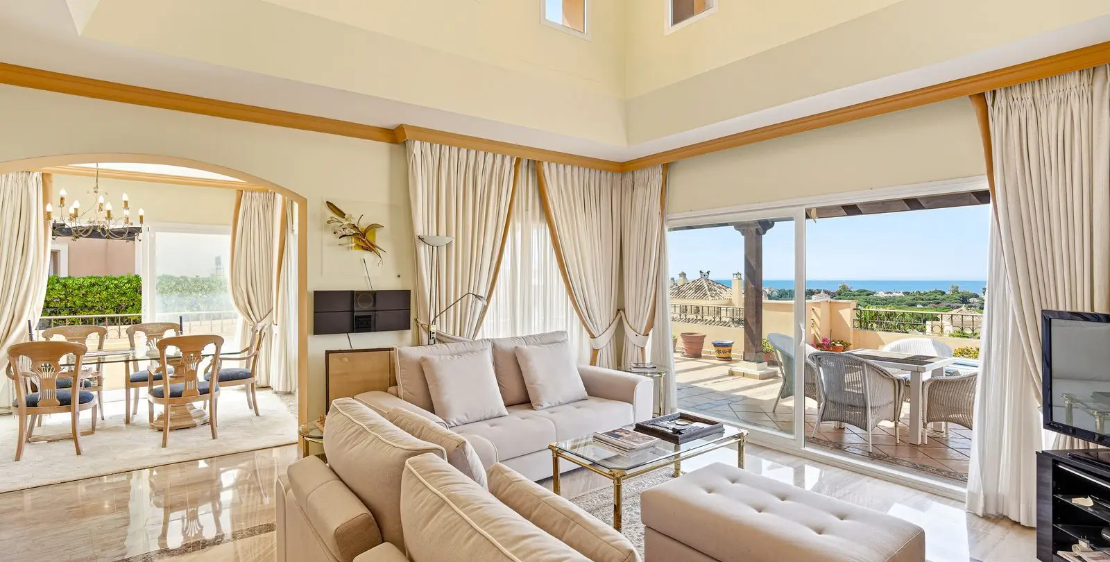 Venta de ático dúplex en Elviria 4