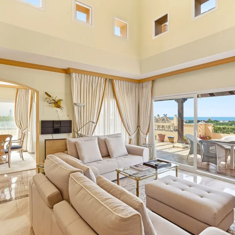 Продажа двухуровневого пентхауса в Elviria