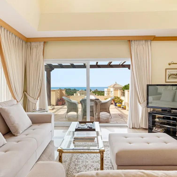 Продажа двухуровневого пентхауса в Elviria