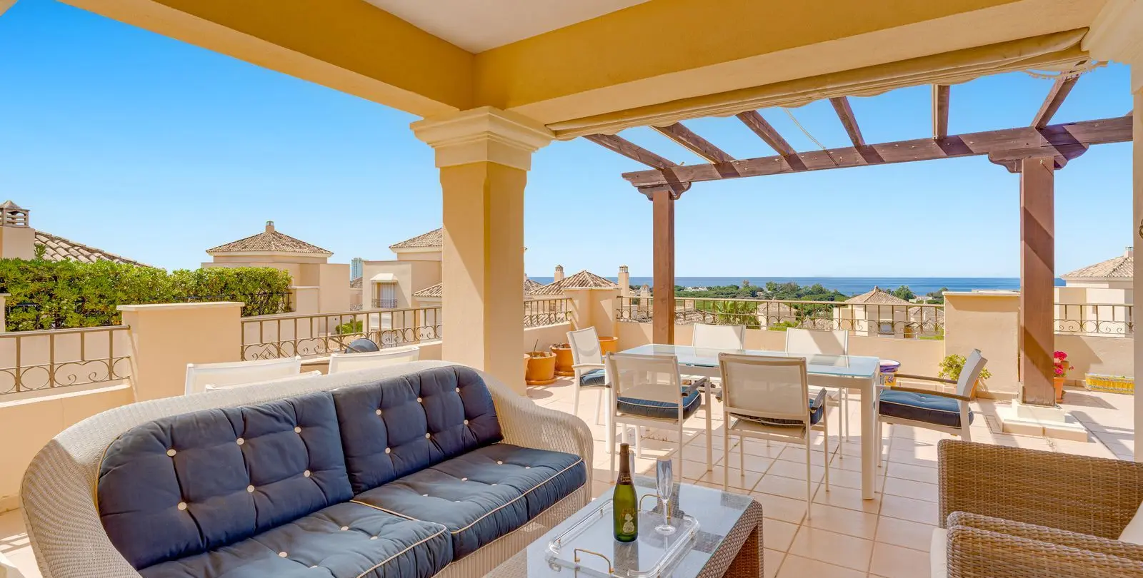 Venta de ático dúplex en Elviria 10